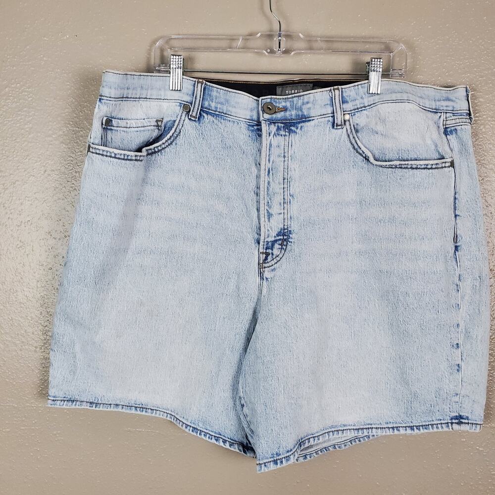 Torrid Feel the Fit Plus Size Hidden Button-Fly 7" Denim Shorts 22